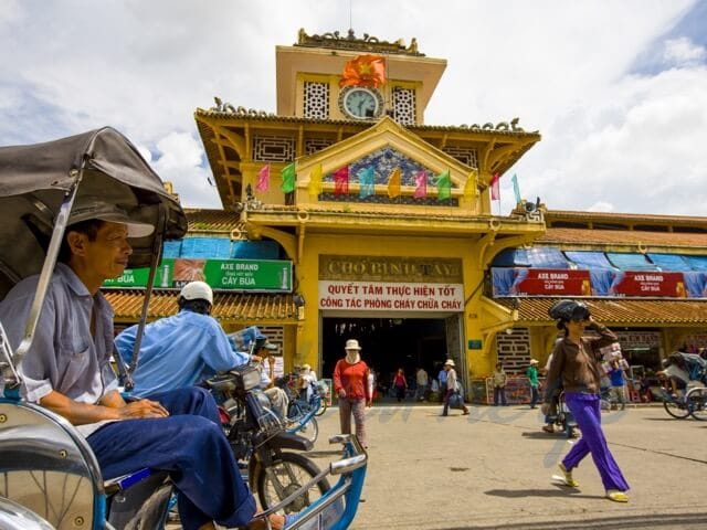 Binh Tay Market