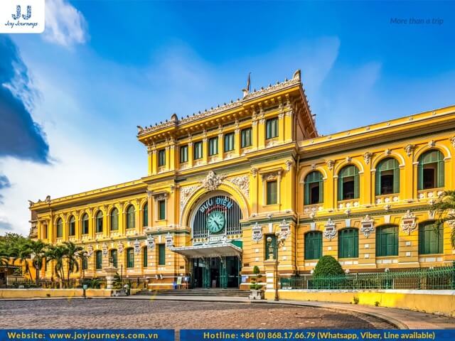 The exterior architecture of the post office