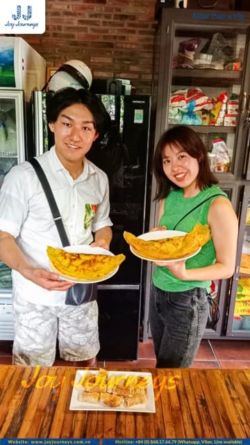 Making Bánh Xèo (Cripsy Vietnam Pancake) in Joy Journeys Tour