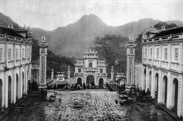 history of huong pagoda