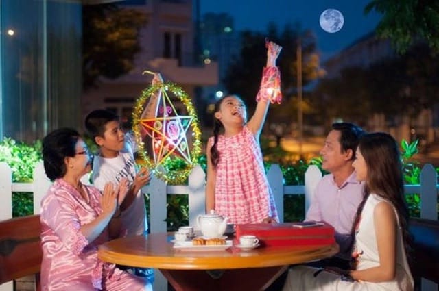 mooncake family