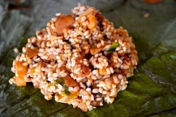sticky rice wrapped in lotus leaf