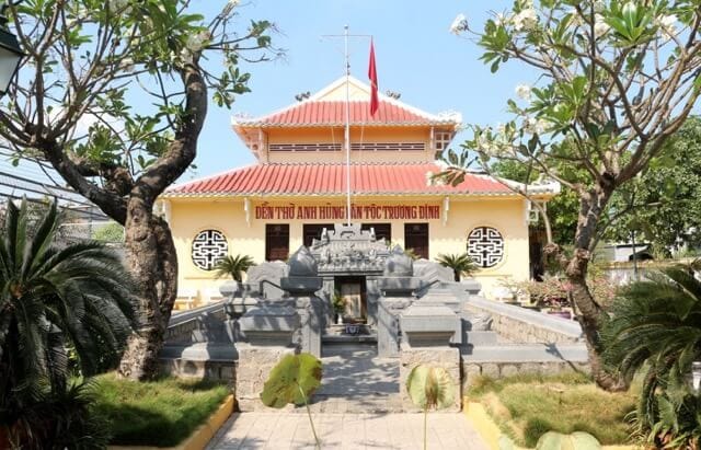 Truong Dinh tomp