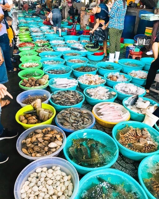 The fresh seafood market in Vietnam