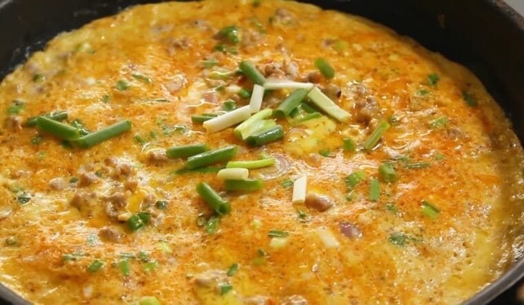 vietnamese omelette with savory