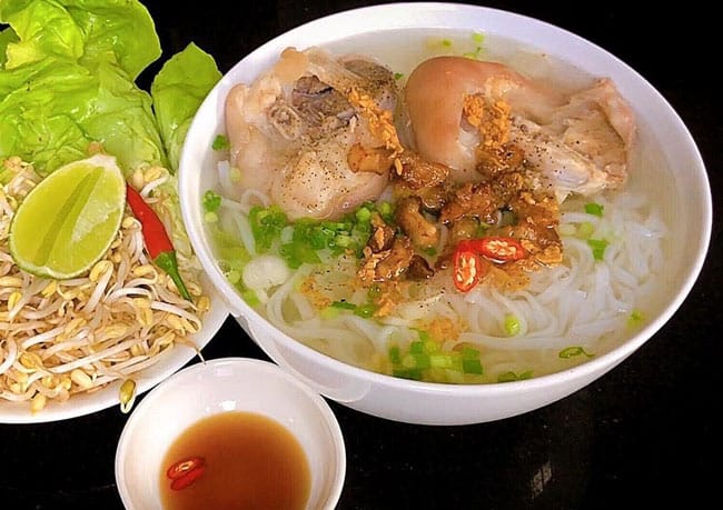 Phở Heo (Pork Pho) with Pork's Leg