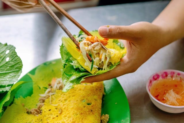 How to Savor Bánh Xèo