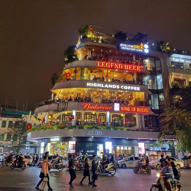 Coffee Shops Are Easy to Find Around Nguyen Hue Street