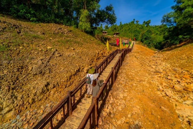 Way to Khe Trai Tunnel