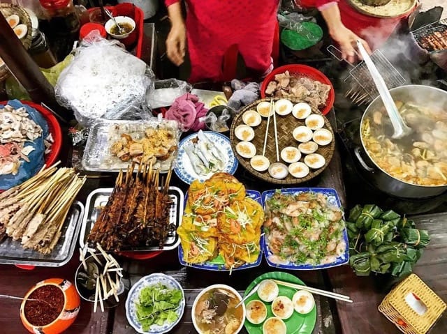 Experiencing the Street Food - an Iconic of Vietnam Streets