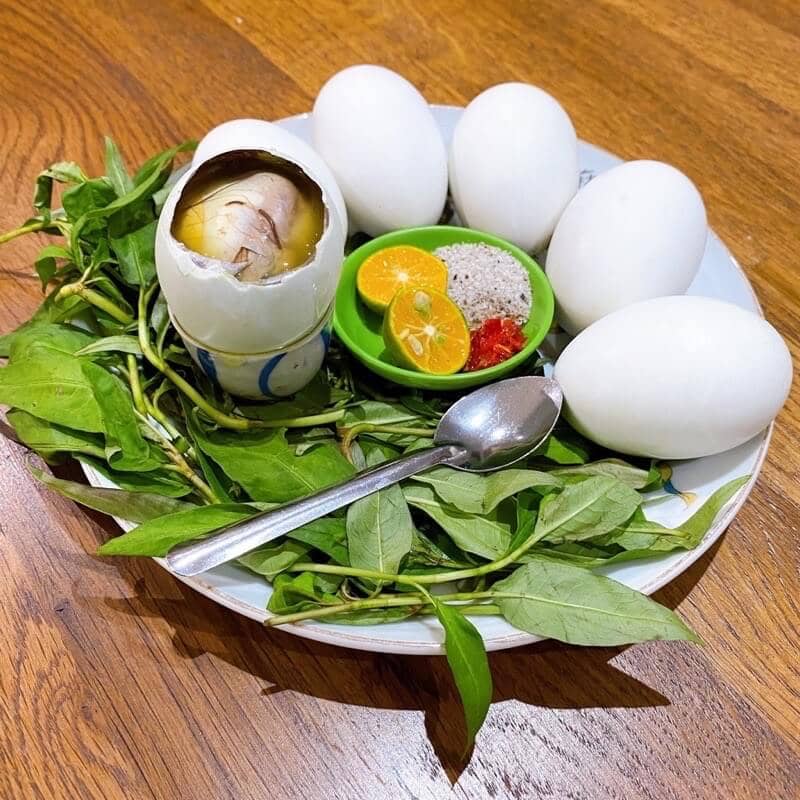 how to eat balut