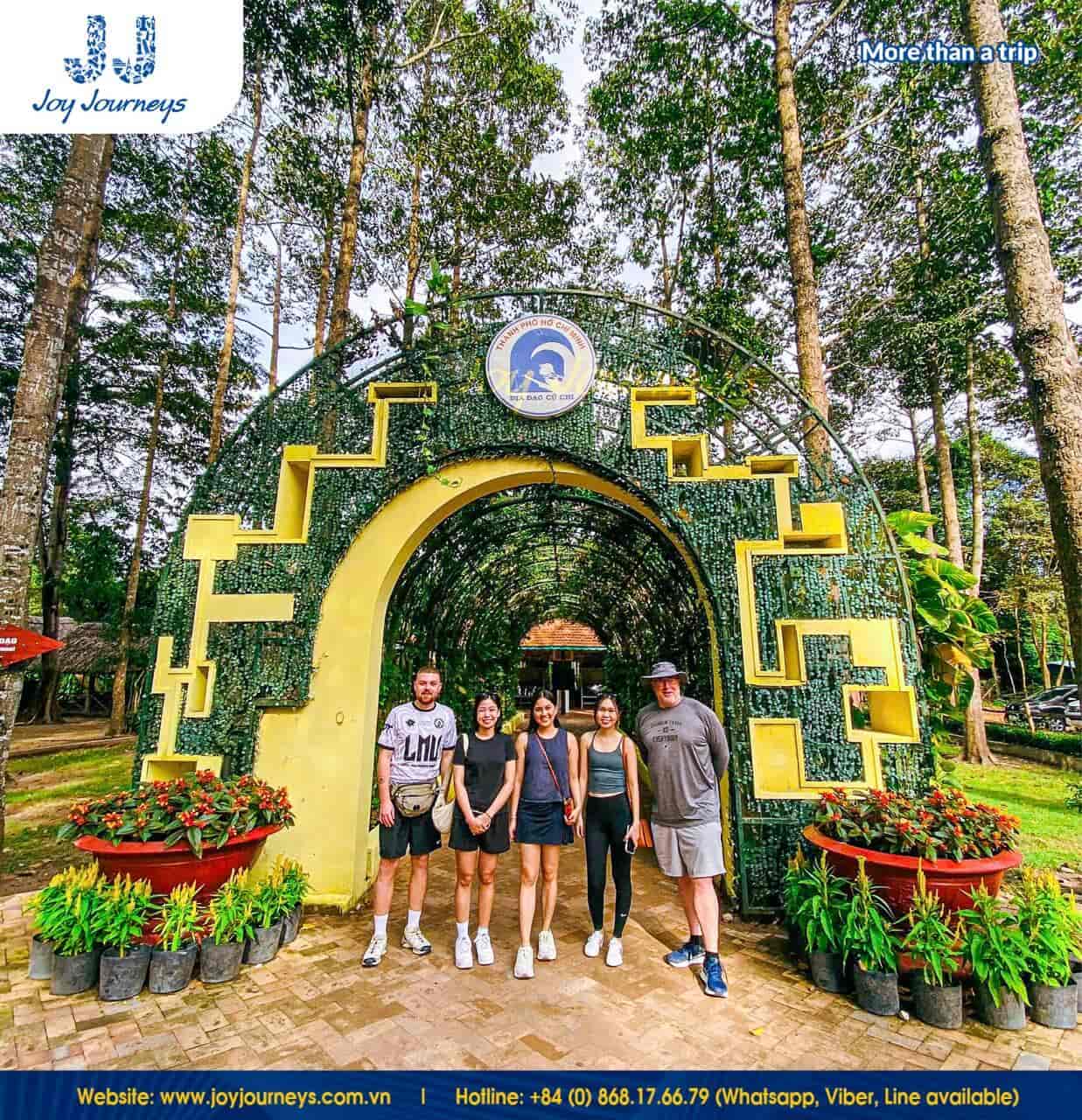 small tour groups cu chi tunnels