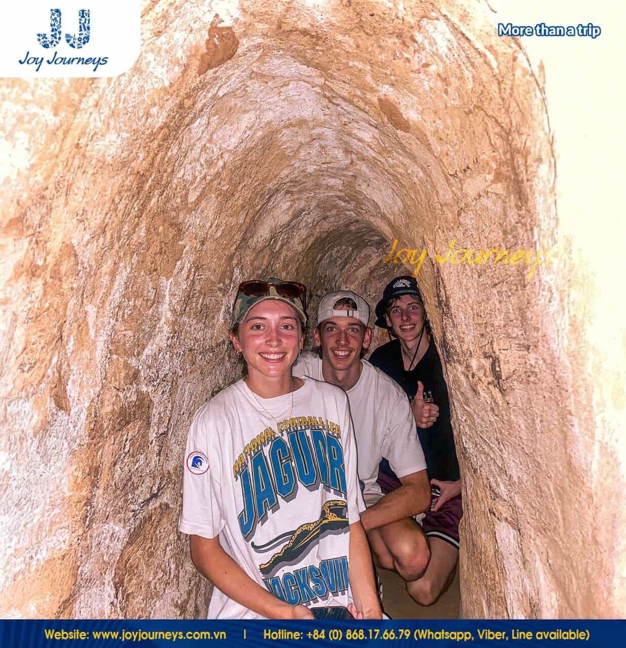 visitor cu chi tunnels