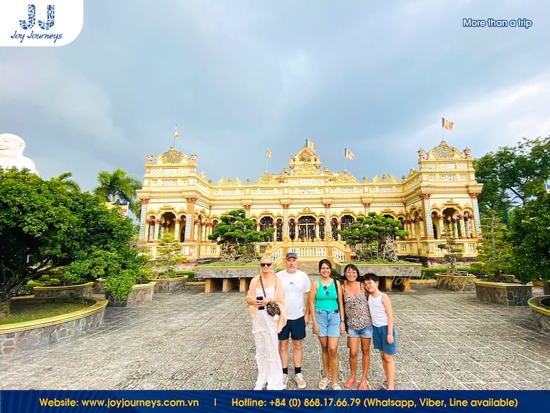 Exploring the Vinh Trang Pagoda