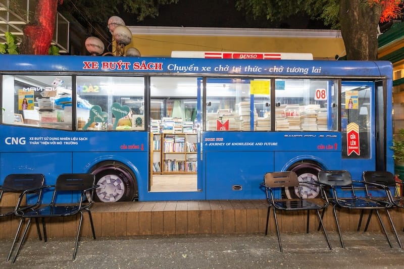 Bus to Nguyen Van Binh book stree