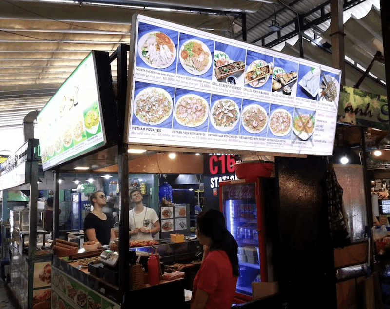 What to eat at Ben Thanh Market at night